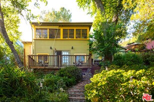 913 Fernwood Pacific Dr in Topanga, CA - Building Photo