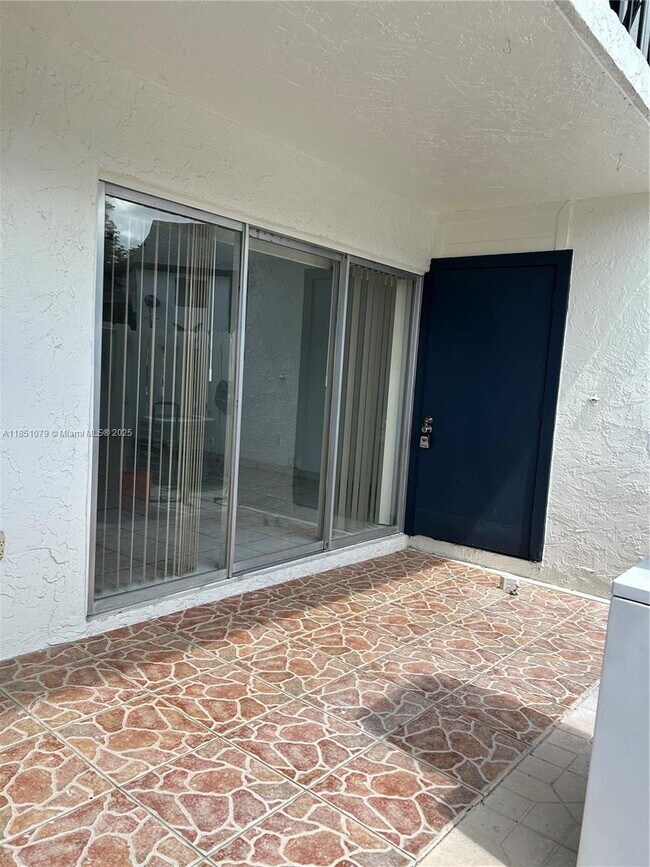 15431 SW 86th Terrace in Miami, FL - Foto de edificio - Building Photo