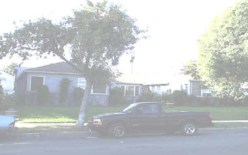 1404 W Victory Blvd in Burbank, CA - Building Photo - Building Photo