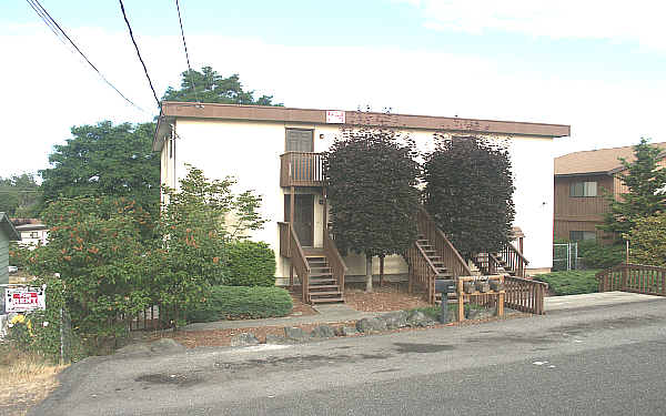 15409 9th Ave SW in Burien, WA - Foto de edificio