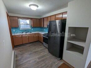 2011 Mark Dr in Lorain, OH - Building Photo - Building Photo