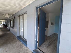 140 Minna Ln in Merritt Island, FL - Building Photo - Building Photo