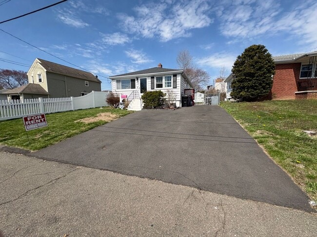 82 Parker Ave in West Haven, CT - Building Photo - Building Photo