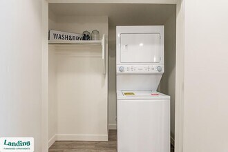 1760 S Crismon Rd in Mesa, AZ - Foto de edificio - Building Photo