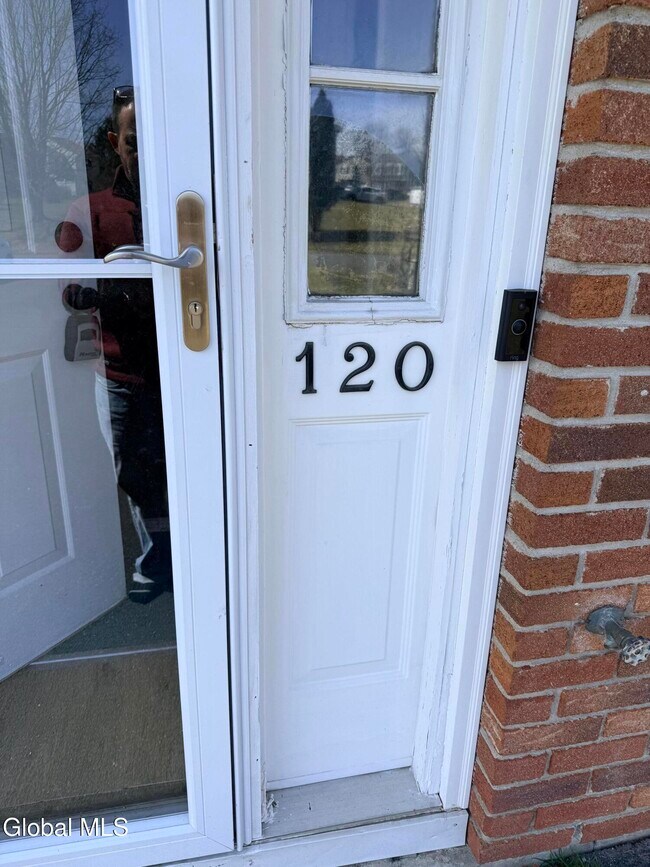 120 Donna Lynn Dr in East Greenbush, NY - Building Photo - Building Photo