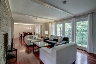 720 Langford Ln NW in Sandy Springs, GA - Building Photo - Building Photo