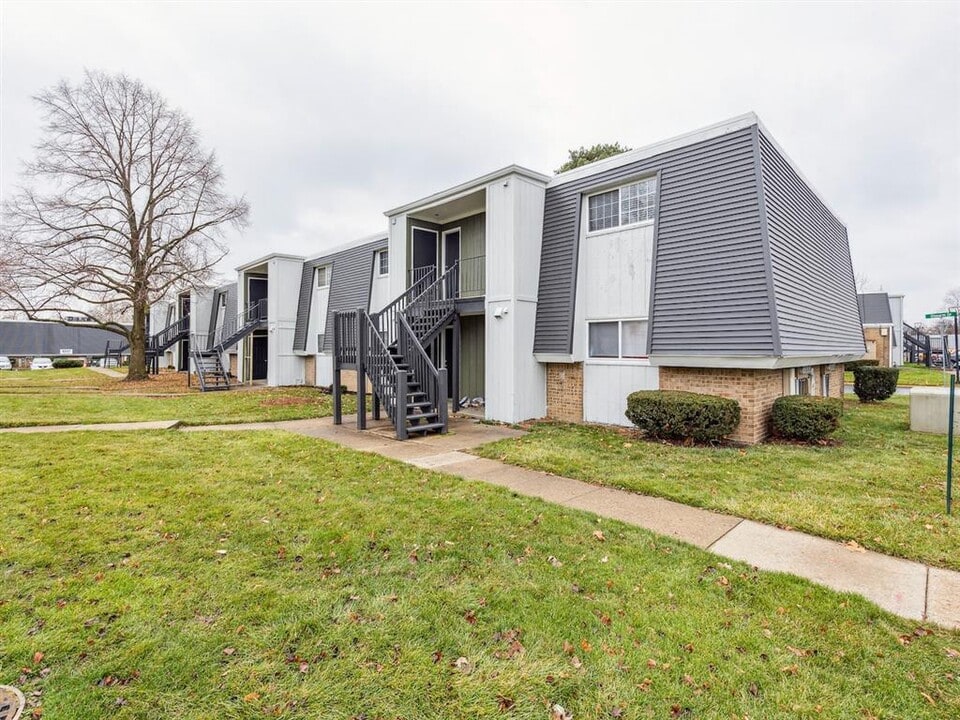 The Life at Wood Springs in Indianapolis, IN - Foto de edificio