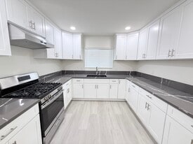 517 Sunset St in Santa Ana, CA - Building Photo