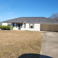 707 Macey St in Dublin, GA - Building Photo