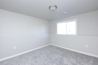 1223 Jill Dr W in West Fargo, ND - Building Photo - Building Photo