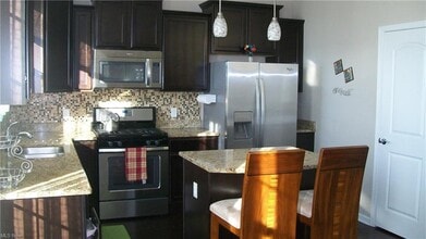 6126 N Pointe Dr in Pepper Pike, OH - Building Photo - Building Photo