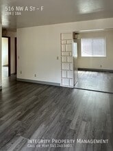 516 NW A St in Grants Pass, OR - Foto de edificio - Building Photo