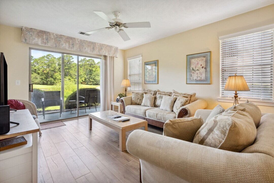 22 Greenbriar Ave in Pawleys Island, SC - Foto de edificio