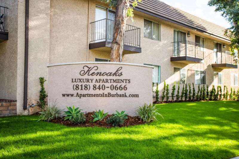 421 N Kenneth Rd, Unit 209 in Burbank, CA - Building Photo