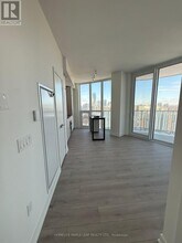 1 Fairview Rd E in Mississauga, ON - Building Photo - Building Photo