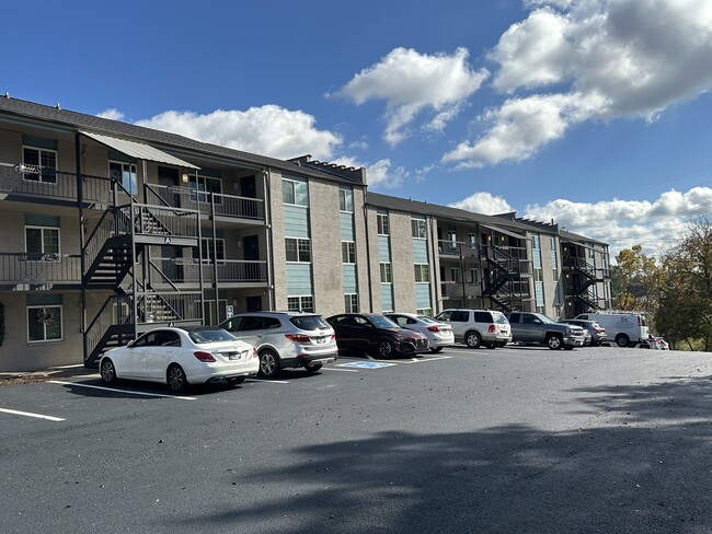 Reserve at Third Creek Apartments in Knoxville, TN - Foto de edificio - Building Photo