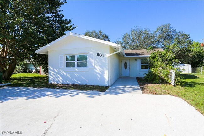861 San Remo Ave in Naples, FL - Building Photo - Building Photo