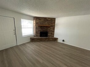 2418 W Northgate Dr in Irving, TX - Foto de edificio - Building Photo