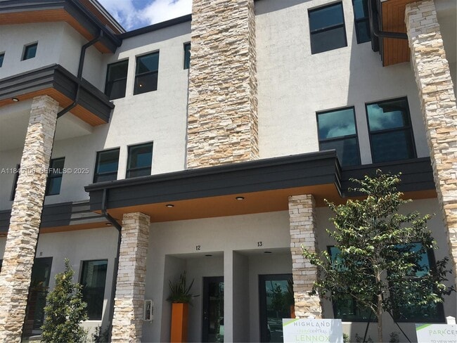 10461 NW 82nd St in Doral, FL - Building Photo - Building Photo