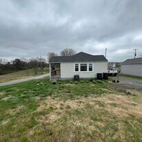 612 Million St in Athens, TN - Building Photo