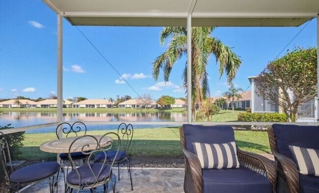 8760 Stockbridge Dr in Ft. Myers, FL - Building Photo - Building Photo