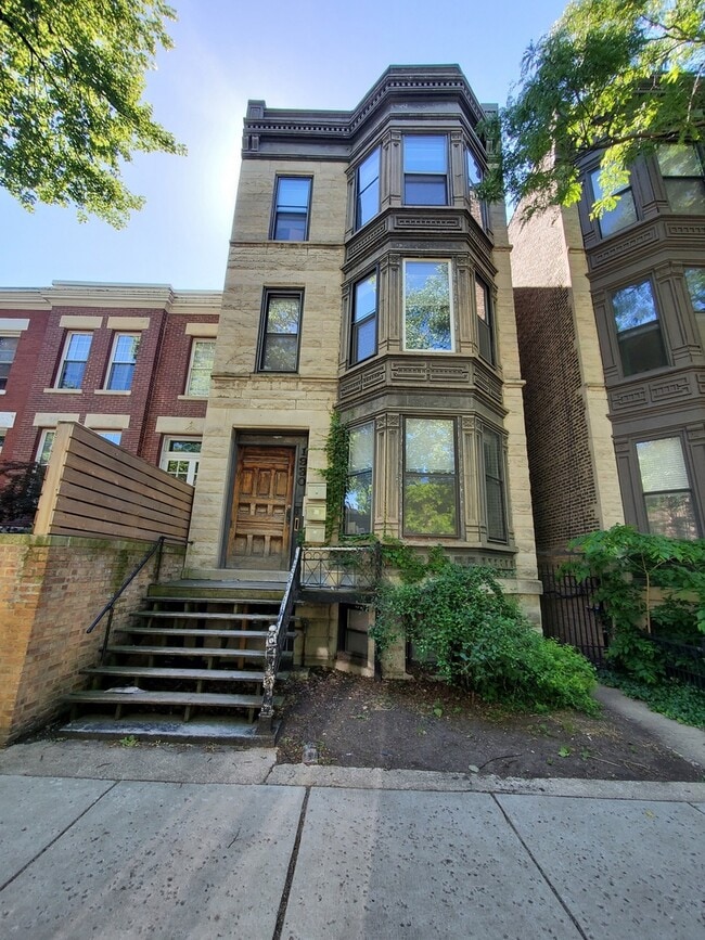 property at 1930 N Bissell St