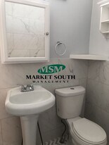 121 W Duffy St in Savannah, GA - Building Photo