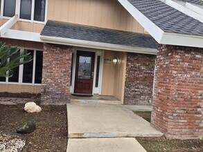 3031 S Oak Park St in Visalia, CA - Building Photo - Building Photo