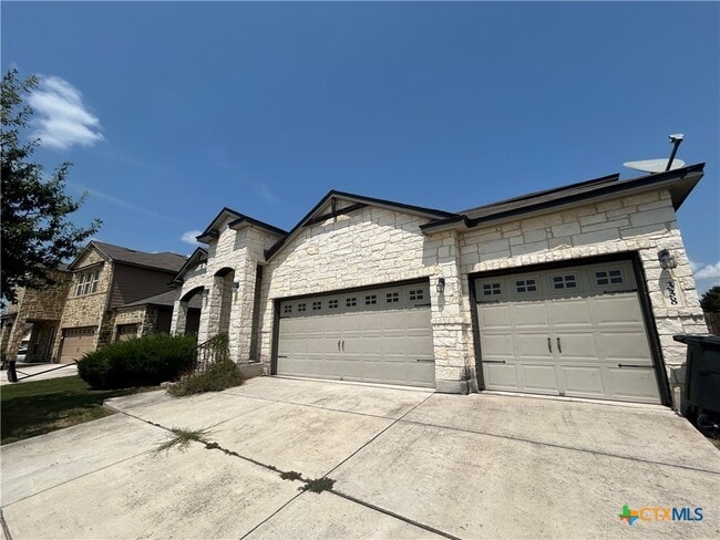 338 Oak Creek Way in New Braunfels, TX - Building Photo - Building Photo