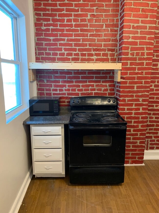 property at 526 E 8th Ave