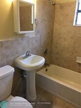 210 NW 5th Ave-Unit -4 in Dania Beach, FL - Building Photo - Building Photo