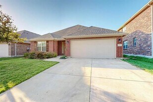 4728 Meadow Green Trail in Fort Worth, TX - Building Photo