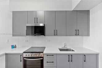 1559 NW 15th Street Rd, Unit 303 in Miami, FL - Building Photo - Building Photo