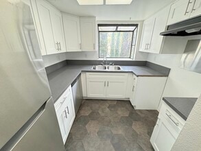 4633 Vermont Pl, Unit 205 in Los Angeles, CA - Building Photo - Building Photo