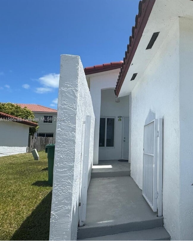 20749 SW 80th Pl in Cutler Bay, FL - Building Photo - Building Photo