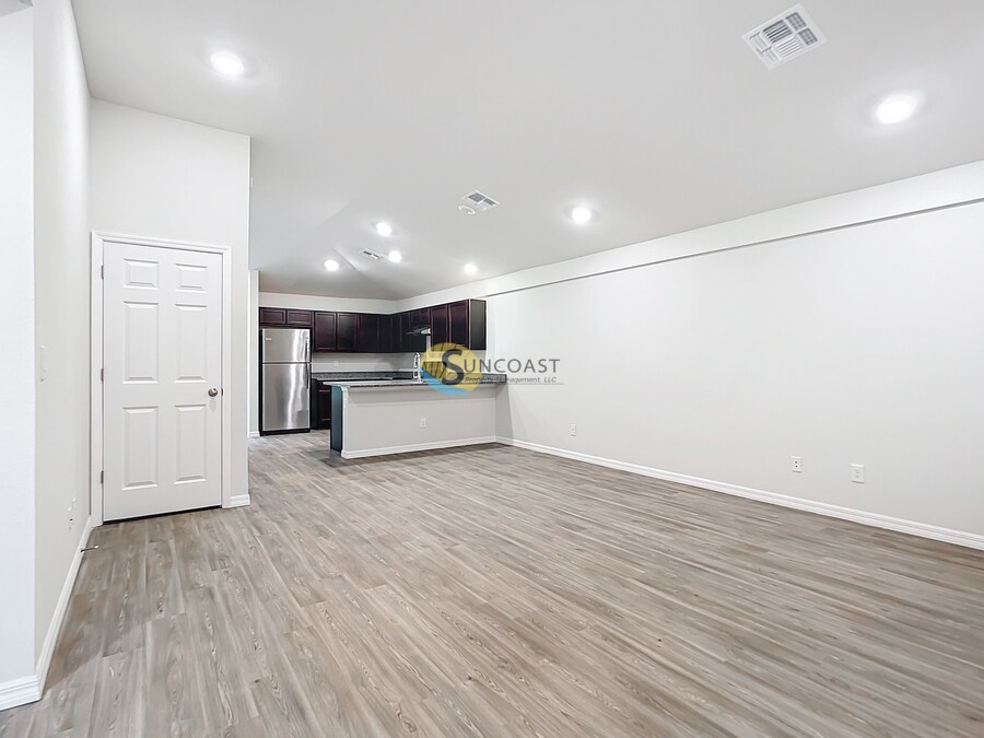 123 Lomond Dr in Port Charlotte, FL - Building Photo
