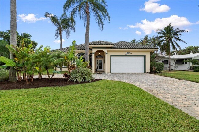 72 Waterway Rd in Tequesta, FL - Building Photo - Building Photo