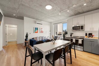 853 W Blackhawk St, Unit SI FL6-ID1466133P in Chicago, IL - Building Photo - Building Photo