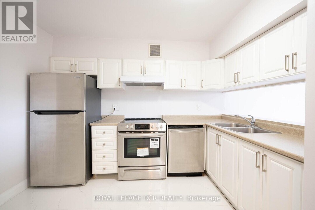 236 Albion Rd in Toronto, ON - Building Photo