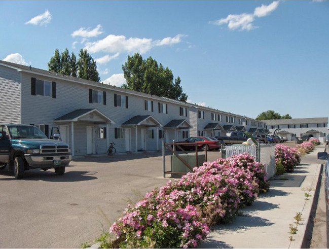 Valley Vista Apartments in Ontario, OR - Building Photo - Building Photo