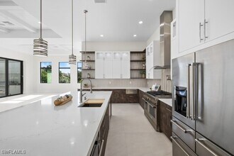1045 Morningside Dr in Naples, FL - Building Photo - Building Photo