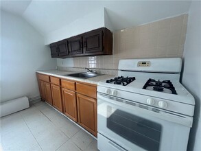 8 Morris Crescent in Yonkers, NY - Building Photo - Building Photo