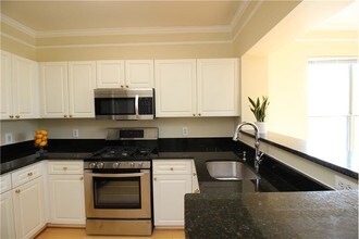 2102 Highcourt Ln-Unit -#302 in Herndon, VA - Building Photo - Building Photo