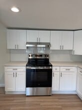 523 Leetes Island Rd in Branford, CT - Building Photo - Building Photo