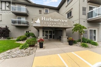 44 Robson Rd in Leamington, ON - Building Photo - Building Photo