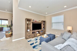 9377 Pocida Ct in Naples, FL - Foto de edificio - Building Photo