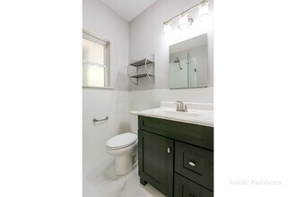 308 E 32nd St in Austin, TX - Foto de edificio - Building Photo
