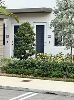 10270 NW 66th St in Doral, FL - Building Photo