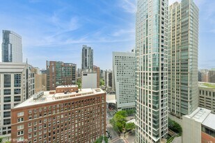111 E Chestnut St in Chicago, IL - Building Photo