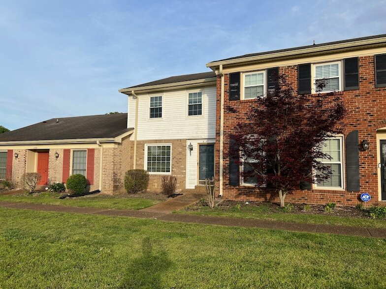 8300 Sawyer Brown Rd, Unit K302 in Nashville, TN - Foto de edificio